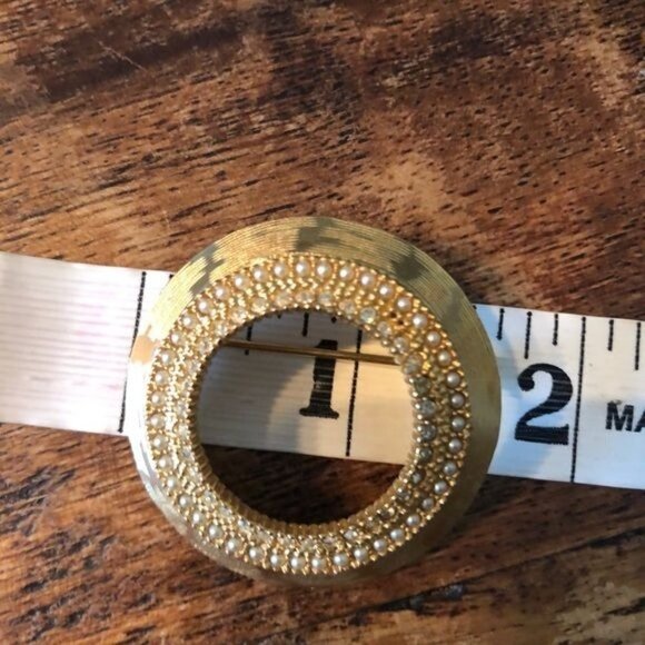 Two Vintage Brushed Gold Brooches - Picture 6 of 10